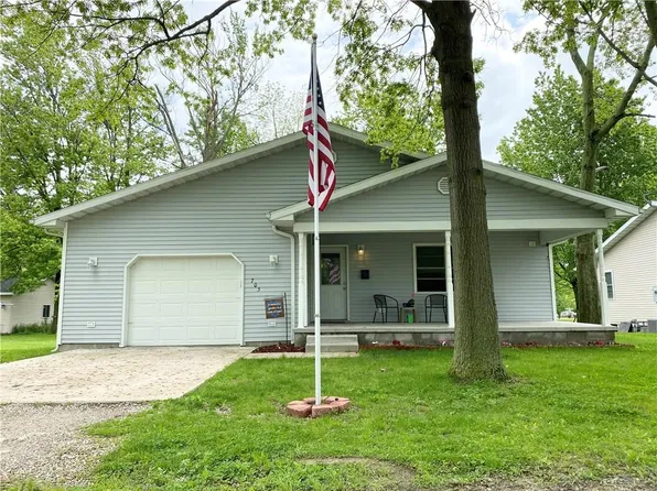 705 S 8th St, Marshall, IL 62441