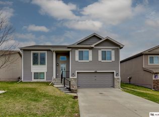 8329 Sheffield St, Omaha, NE 68122