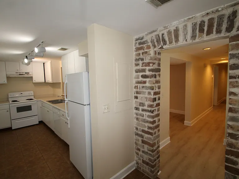 209 W Hall St #B — Photo 8