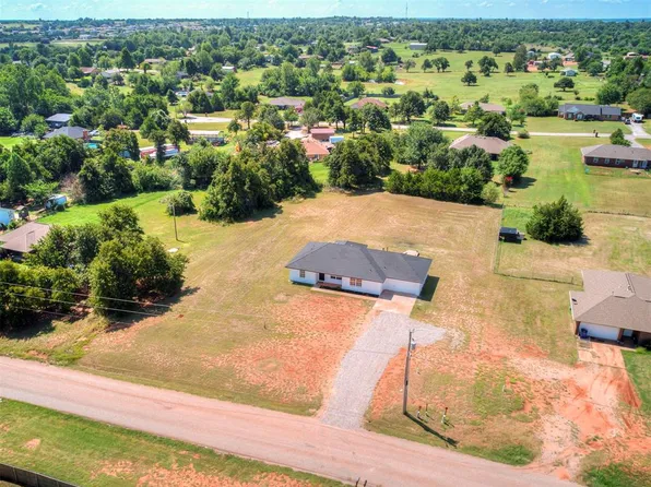 2367 Tecumseh Rd, Blanchard, OK 73010