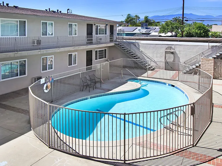 1336 W. Stoneridge Ct. — Photo 3
