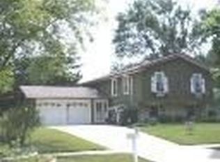 160 S Lancaster Dr, Bolingbrook, IL 60440