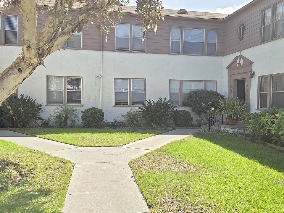 8390 Dunbarton Ave