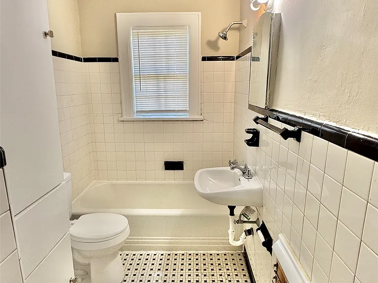 440 E Fairview Ave — Photo 22