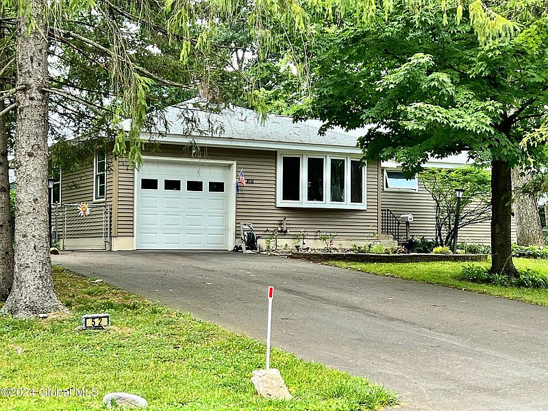 3rd image of 52 Brockley Drive