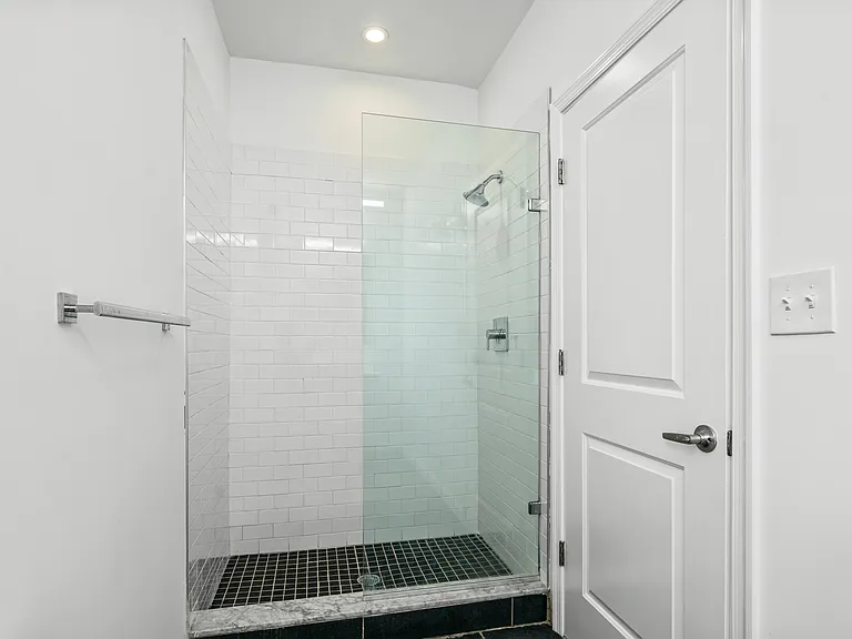 2442 Cedar St #3F — Photo 7