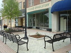 2nd image of 134 NW Main St
