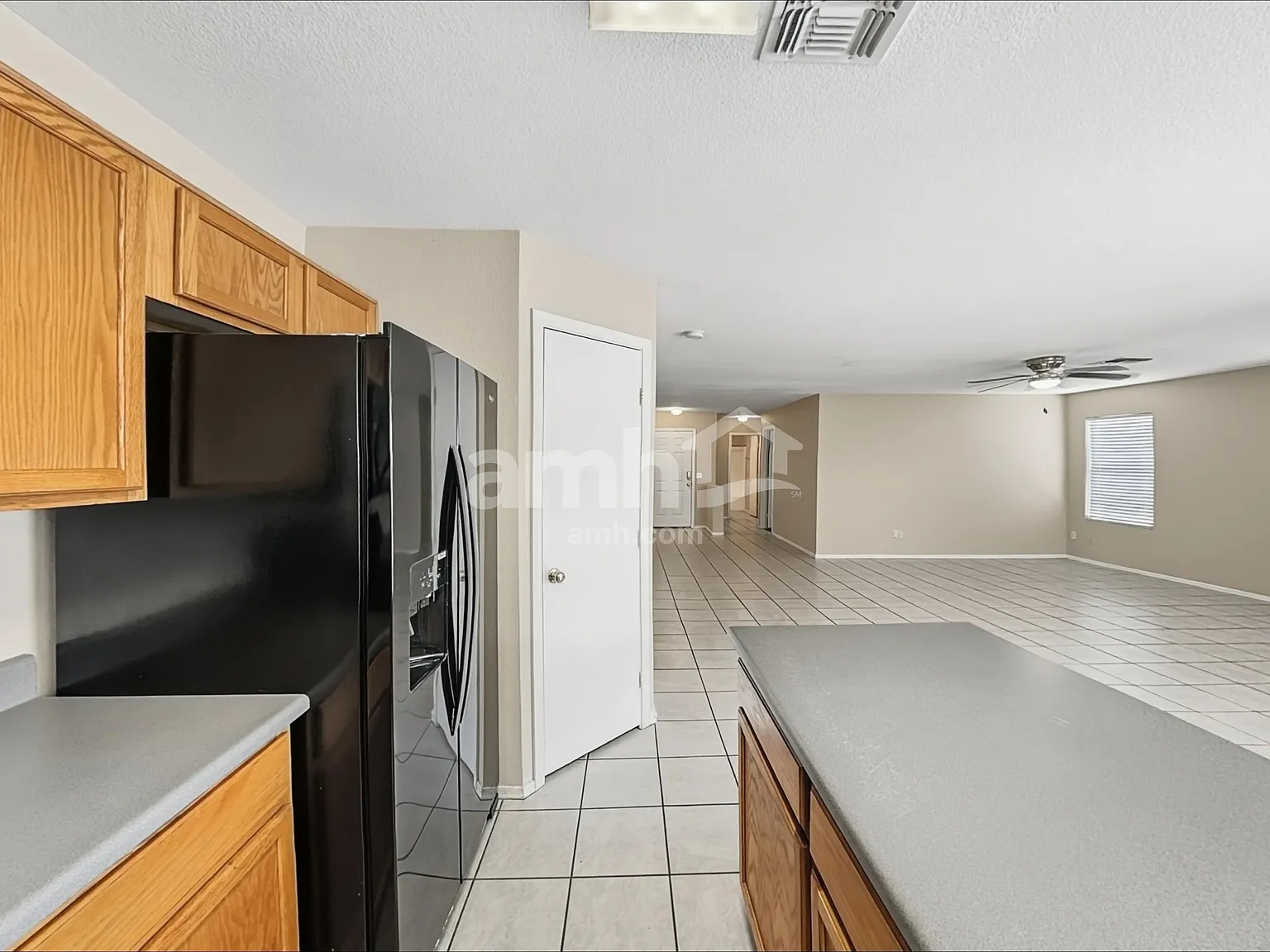 3 bed, 2.0 bath, 1421 sqft, $2,090 — Photo 4