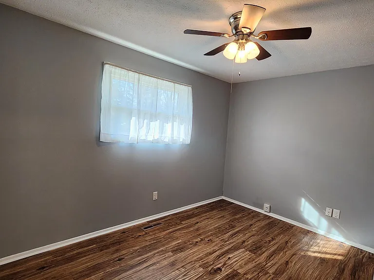 8706 Rosebud Dr — Photo 12