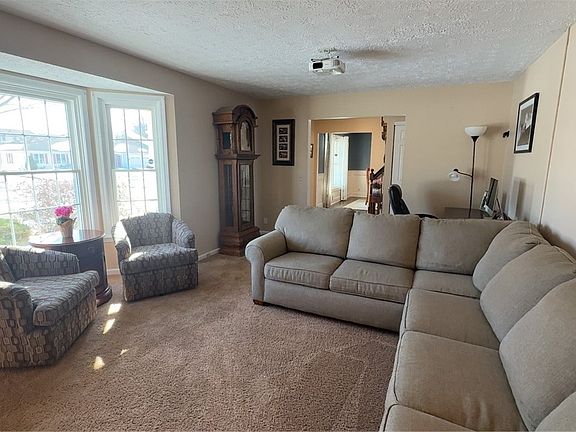 4th image of 68 Labrador Dr