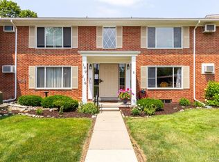 24111 Meridian Rd APT 109, Grosse Ile, MI 48138