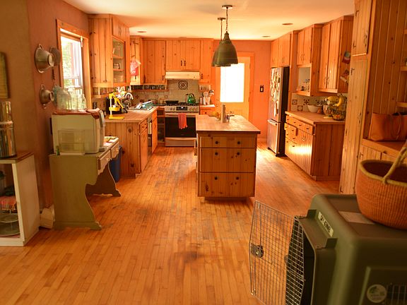 4th image of 404 E Miller Rd
