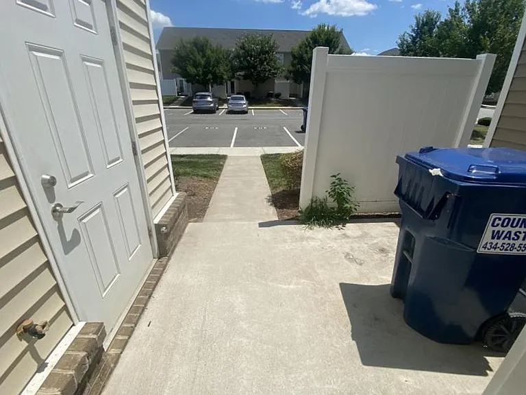 204 Capital St — Photo 16