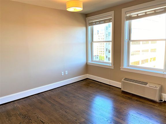 3rd image of 611 S Jefferson St APT 711