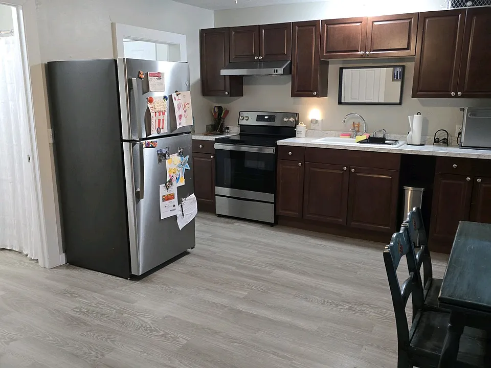 320 Main St #4