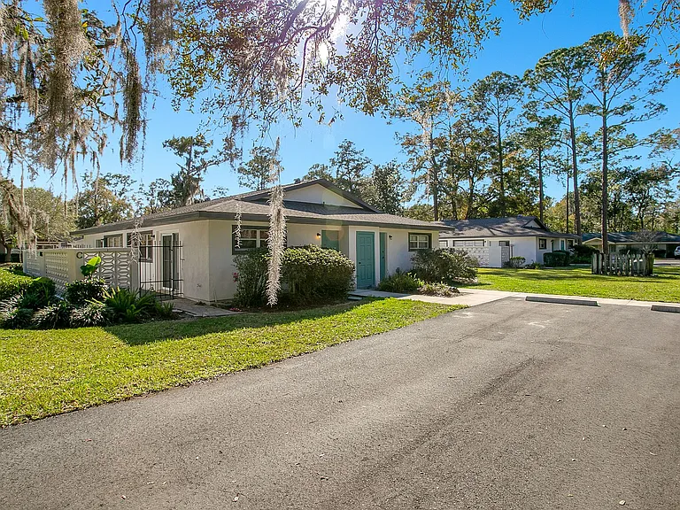 1820 NW 10th St — Photo 14