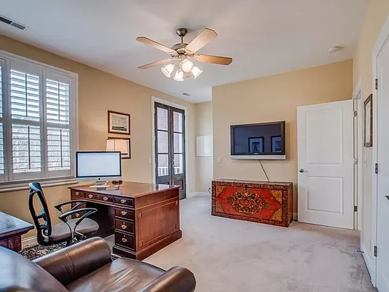 1013 Cumberland Park Dr — Photo 19