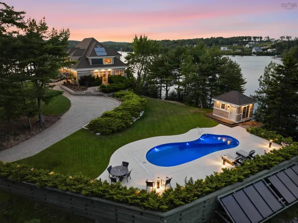 6 Mary Ln, Chester, NS B0J 1K0