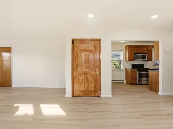 576 Avenue East image 4 of 17