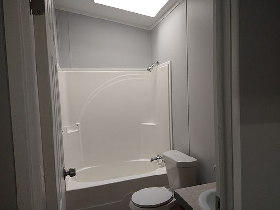 2nd image of 525 Continental Cir #525