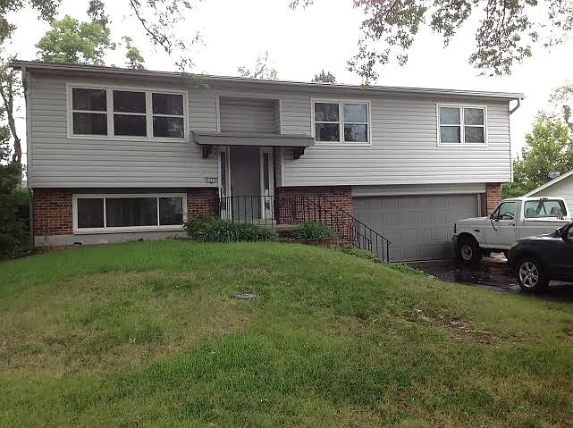 1023 Brittany Pkwy photo 1