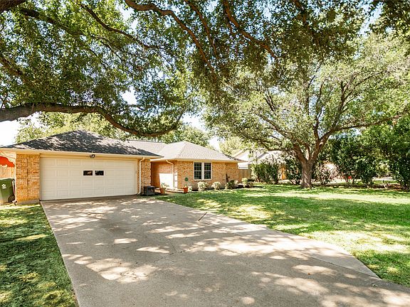 3rd image of 1109 Stapleton Ln