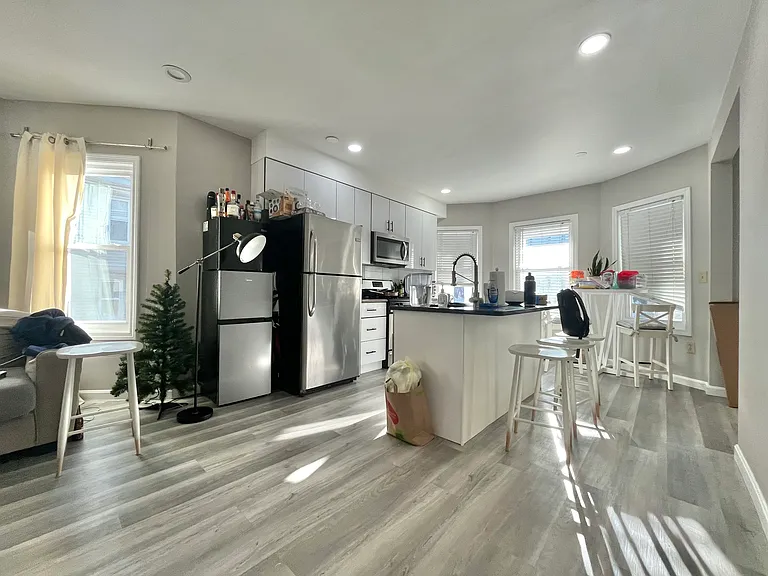 49 Quint Ave #2 — Photo 3