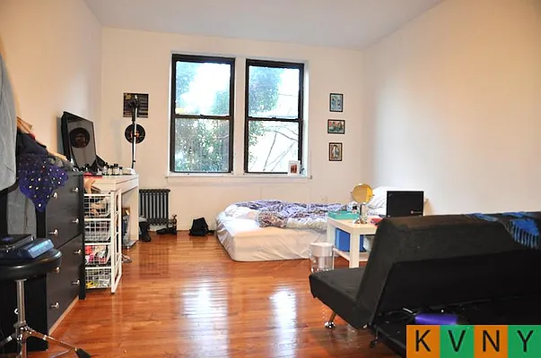 Rented by KVNY Soho | media 10