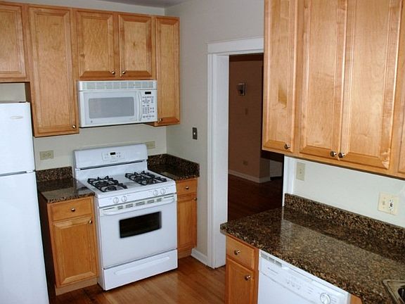 3rd image of 6430 N Francisco Ave Unit 2B