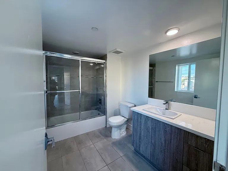 2022 West Sunset Boulevard — Photo 8