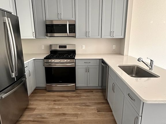 4th image of 387 Park St #302