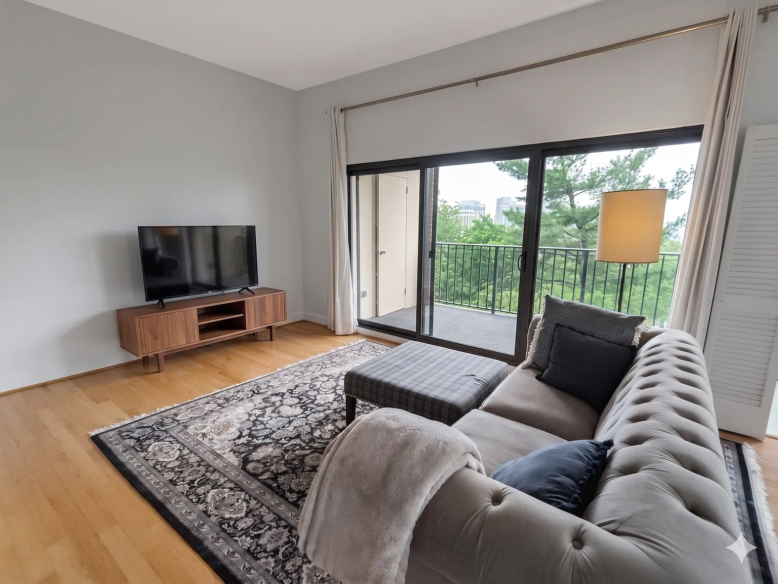 3 bed, 1282 sqft, $3,445 — Photo 4