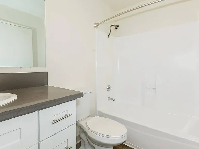 Woodglen Apartment Homes — Photo 36