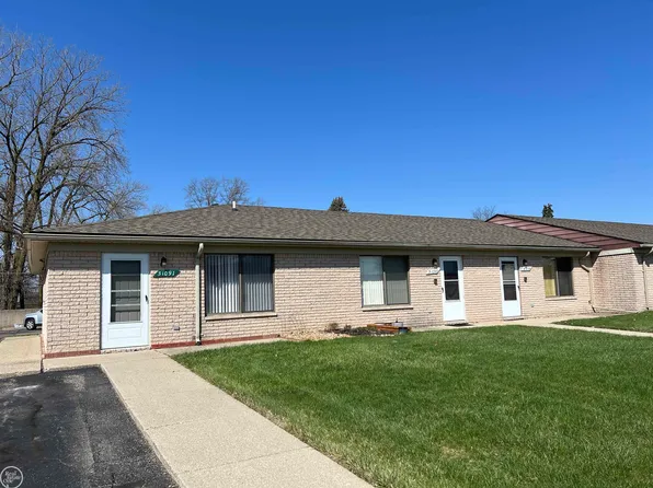 31091 Grove St, Fraser, MI 48026