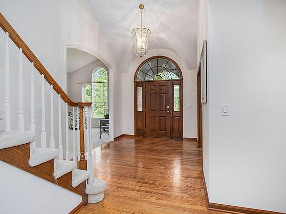 4th image of 733 Ventura Way