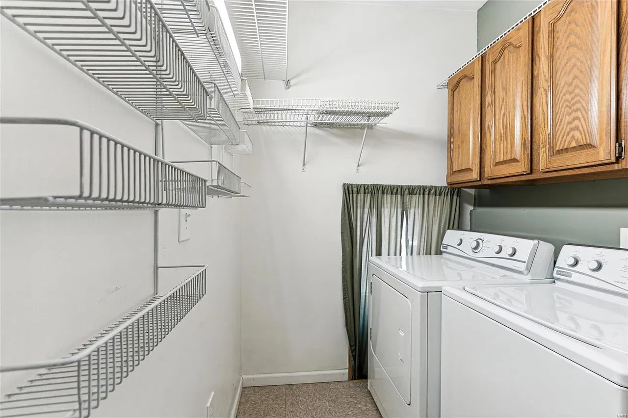 2 bed, 1000 sqft, $1,425 — Photo 3