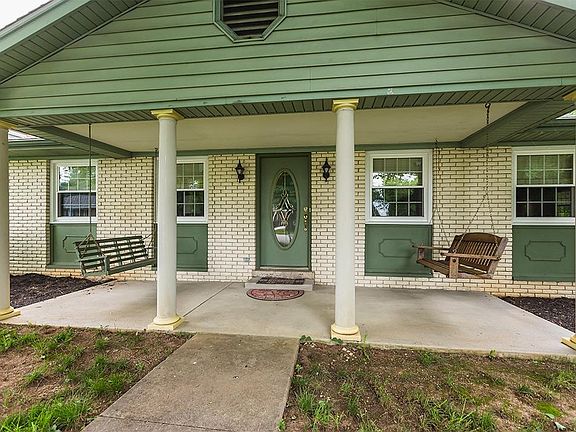 3rd image of 185 Bourbon Hills Dr