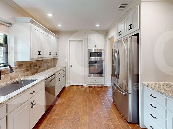 2nd image of 2328 Tamarisk Dr