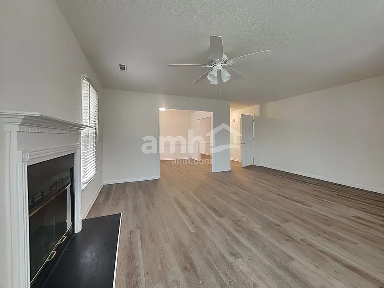 2335 Fosterdale West Ln — Photo 6