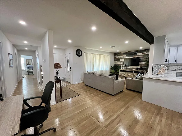 1113 Eric Ave — Photo 4