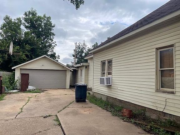 2nd image of 2108 E Elm Ave