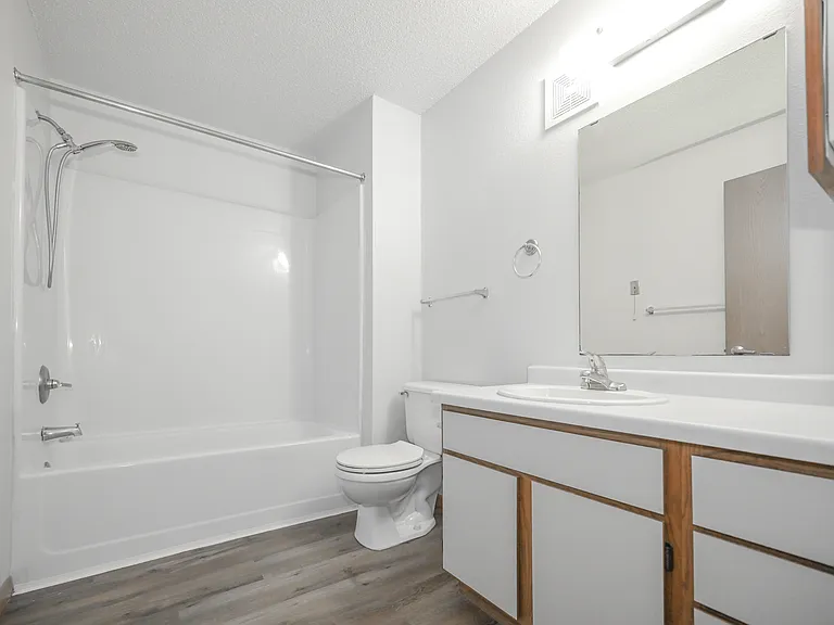 Oak Hills Manor — Photo 13