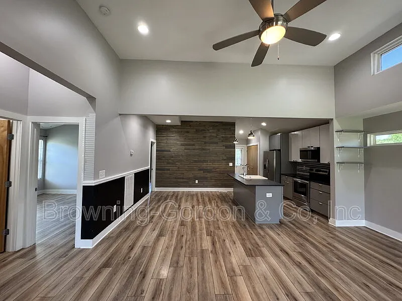 Building Photo - 204 Hodge Cir