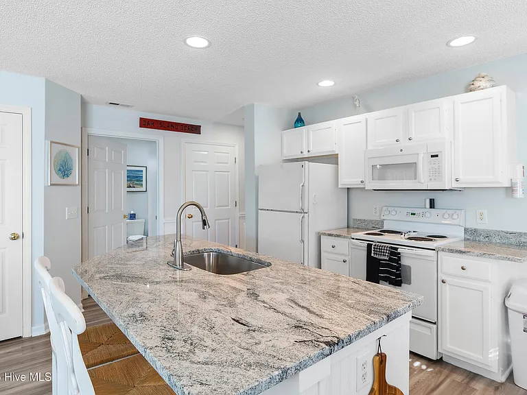 3350 Club Villas Dr #101 — Photo 12