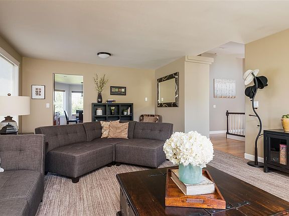 5th image of 2064 Morency Dr
