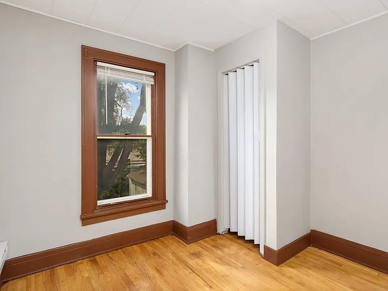 375 Erie St — Photo 11