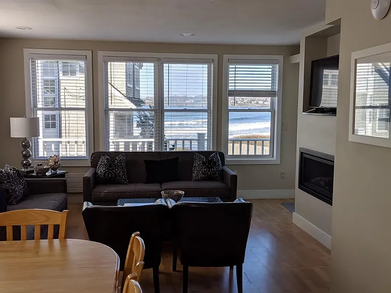 18 Esplanade St — Photo 8