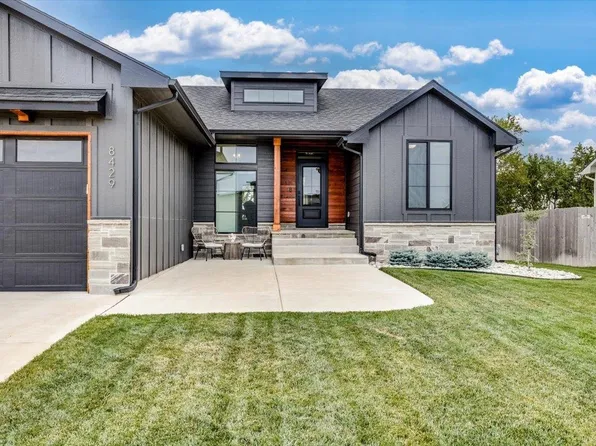 8429 E Bradford St, Wichita, KS 67210