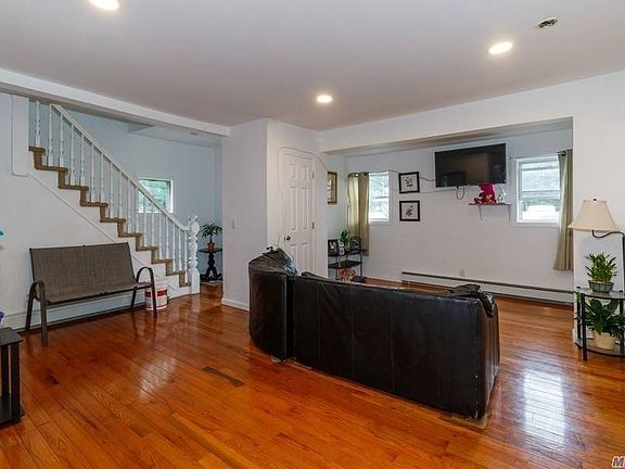 4th image of 351 Sheridan St