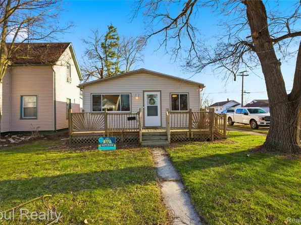 11571 Grant St, Riverview, MI 48193